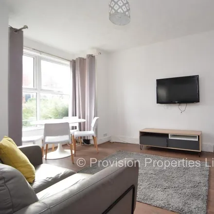 Rent this 5 bed townhouse on St Ann's Mount in Leeds, LS4 2PH