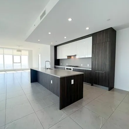 Rent this 3 bed apartment on 825 South Hill in 825 South Hill Street, Los Angeles