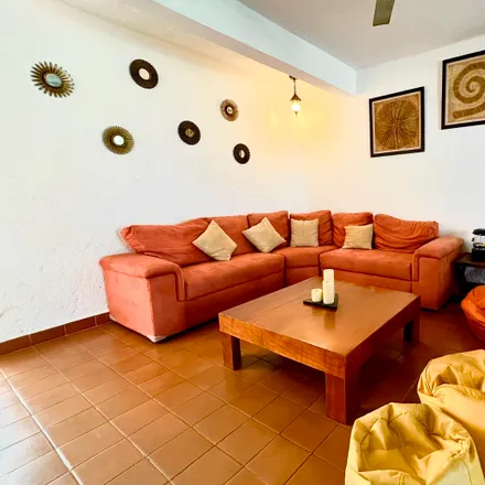 Rent this 3 bed house on Calle Caltecas in Fraccionamiento Deportivo, 39300 Acapulco