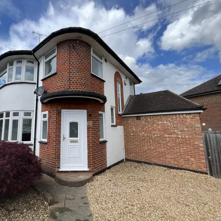 Rent this 3 bed duplex on 36 Meadow Way in Reigate, RH2 8DP