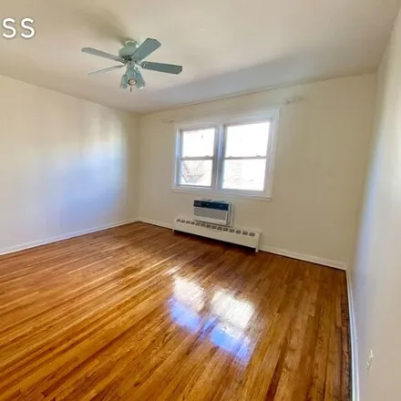 Image 6 - 25-23 14th Place, New York, NY 11102, USA - House for rent