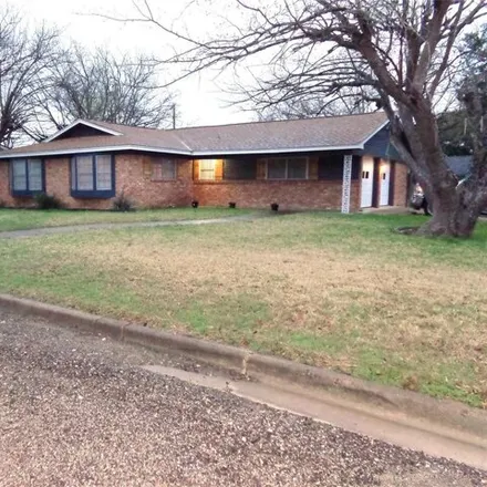 Buy this 3 bed house on 1410 Hummingbird Lane in Hillsboro, TX 76645