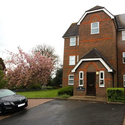 Rent this 2 bed apartment on Benjamin's Footpath in High Wycombe, HP13 6PR