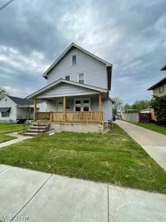 Buy this 3 bed house on 986 West 21st Street in Lorain, OH 44052
