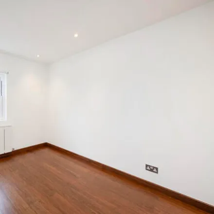 Image 4 - 3 Goldney Road, London, W9 2BF, United Kingdom - Apartment for sale