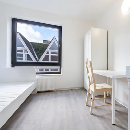 Rent this 1 bed apartment on Pussycats Tabledance in Flämische Straße 17, 24103 Kiel