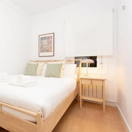 Rent this 3 bed apartment on Carrer de Casanova in 122, 124
