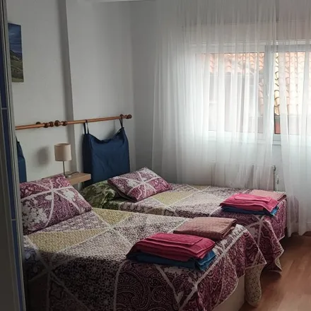 Rent this 3 bed room on Bar El mirador in Calle de José Martínez Mazas, 1