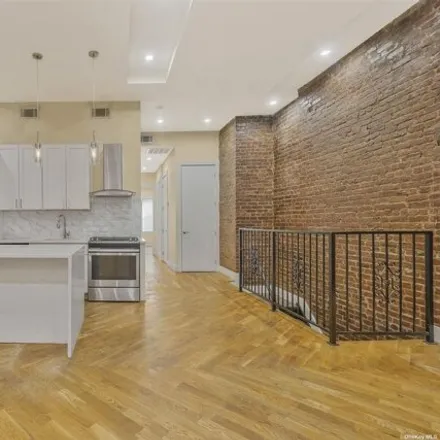 Image 9 - 1687 East 48th Street, New York, NY 11234, USA - House for sale