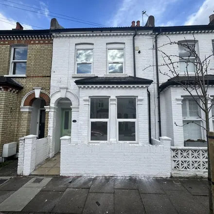 Rent this 5 bed townhouse on Hereward Road in London, SW17 7EY