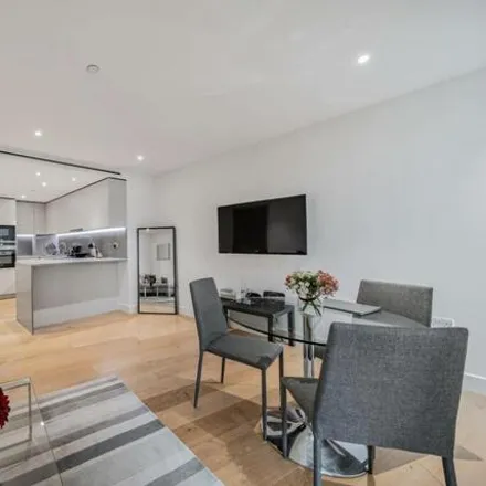 Image 1 - Admiralty House, 150 Vaughan Way, London, E1W 2AH, United Kingdom - Apartment for sale