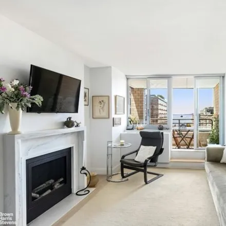 Buy this 1 bed condo on 200 Rector Place in New York, NY 10280