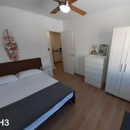 Rent this 3 bed room on Avinguda del Cardenal Benlloch in 103, 46021 Valencia