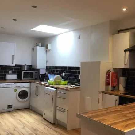 Rent this 6 bed townhouse on 37 Heeley Road in Selly Oak, B29 6DP