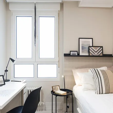 Rent this 5 bed apartment on Calle Autonomía / Autonomia kalea in 53, 48010 Bilbao