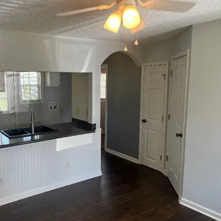 Rent this 1 bed condo on 212 Richlands