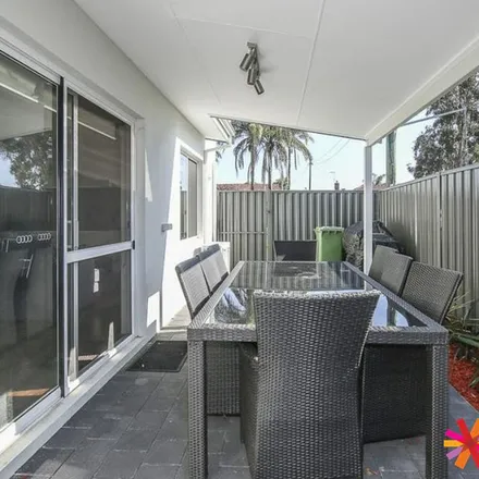 Image 2 - Keymer Street, Cloverdale WA 6105, Australia - Townhouse for rent