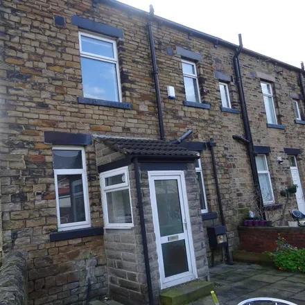 Rent this 4 bed house on Oakroyd Mount in Pudsey, LS28 7QH
