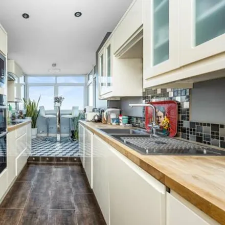 Image 4 - Sussex Heights, Saint Margaret's Place, Brighton, BN1 2FD, United Kingdom - Apartment for sale