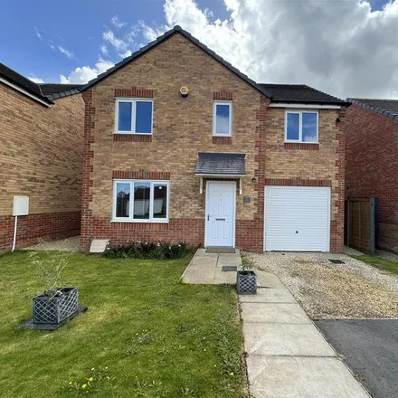 Rent this 4 bed house on Kingsbridge Crescent in Middlesbrough, TS5 4GE