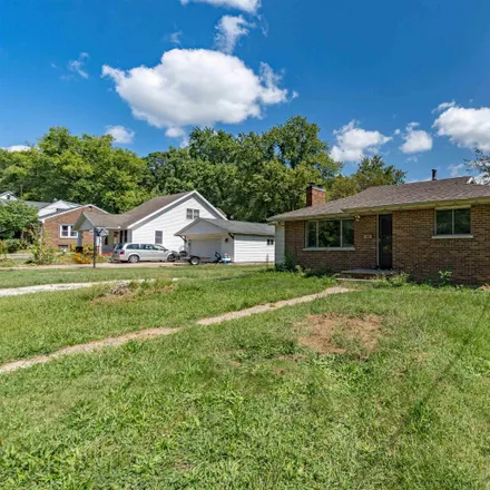 Image 2 - 204 Fairview Avenue, East Peoria, IL 61611, USA - House for sale