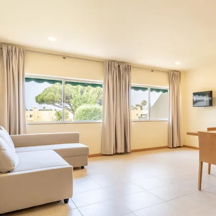 Rent this 2 bed apartment on Oasis Hotel Vilamoura in Caminho do Lago, 8125-432 Quarteira