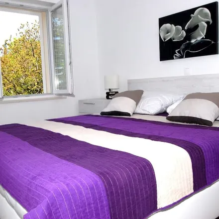 Rent this 3 bed house on Beach Bar Mlini in Šetalište Tonija Petrića, 21450 Grad Hvar