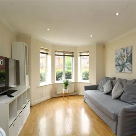 Image 2 - Goldsworth Road, Horsell, GU21 6LW, United Kingdom - Apartment for sale
