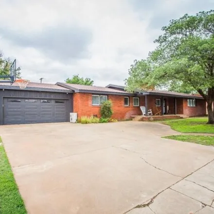 Rent this 3 bed house on 584 North 17th Street in Lamesa, TX 79331