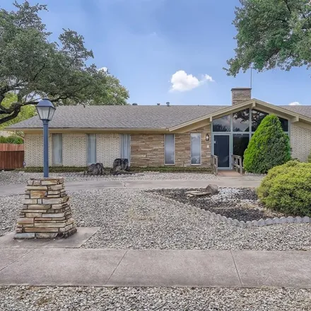 Buy this 3 bed house on Country Club Court in Pantego, Tarrant County