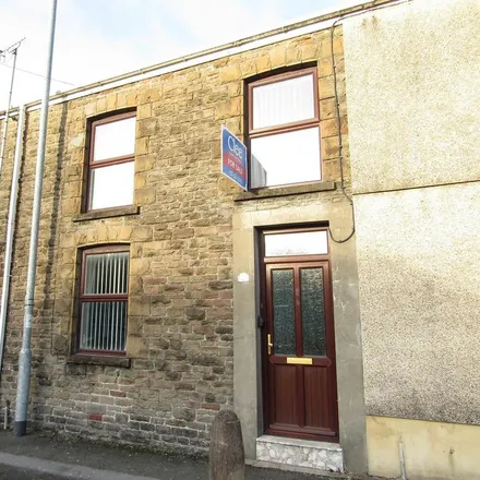 Rent this 3 bed townhouse on Dynevor Terrace in Pontardawe, SA8 4HY