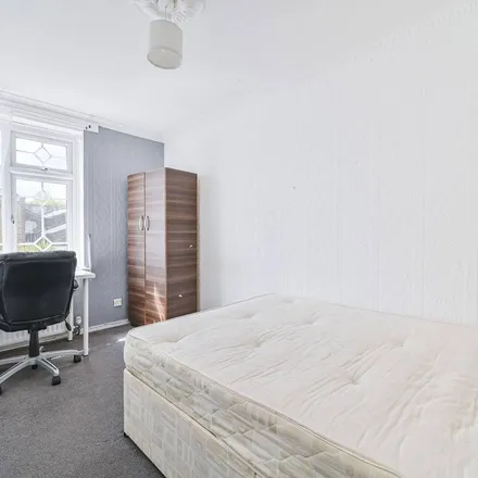 Rent this 6 bed apartment on 1-5 Bancroft Road in London, E1 4DL