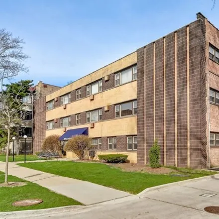 Buy this 3 bed condo on 222 Washington Boulevard in Oak Park, IL 60302