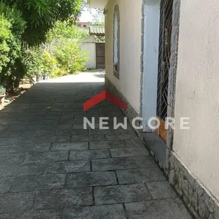 Buy this 4 bed house on Rua Farmaceutico Umberlino Pacheco in Parque Pecuária, Campos dos Goytacazes - RJ