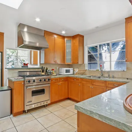 Image 3 - 2887 Beachwood Drive, Los Angeles, CA 90068, USA - Apartment for rent