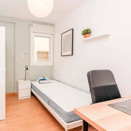 Rent this 5 bed room on Opcions in Avinguda del Carrilet, 43201 Reus