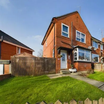 Buy this 3 bed townhouse on Dale Road in Middleton, M24 2WA