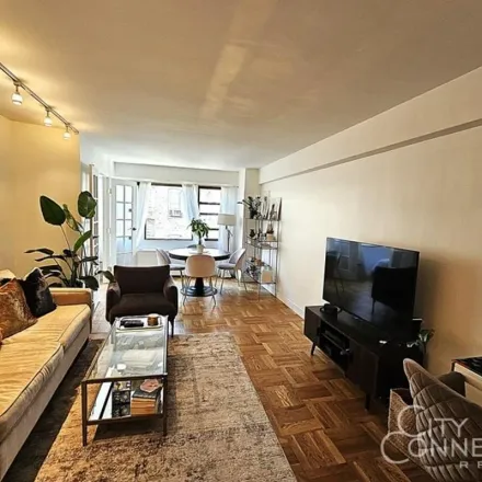 Image 3 - 220 East 67th Street, New York, NY 10065, USA - Apartment for rent