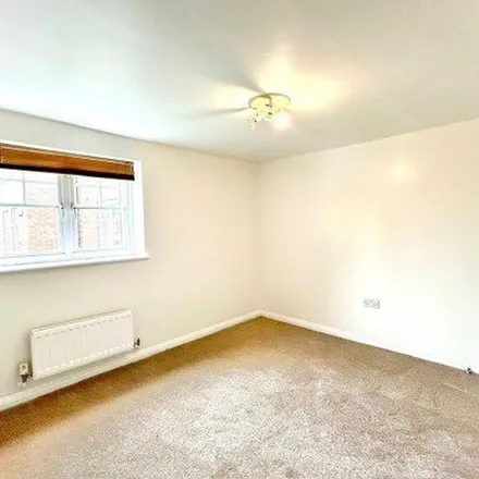 Image 5 - Cliftonville Road, Northampton, NN1 5BF, United Kingdom - Apartment for rent
