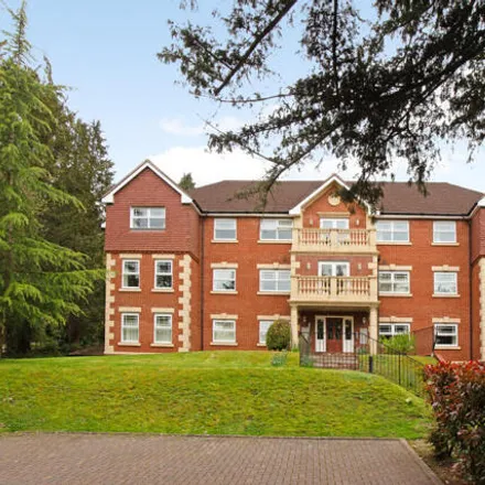 Image 1 - Silvermere Court, Caterham Valley, CR3 6HF, United Kingdom - Apartment for sale