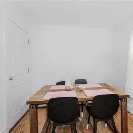 Image 7 - 31 Maple Place, City of Yonkers, NY 10704, USA - House for sale