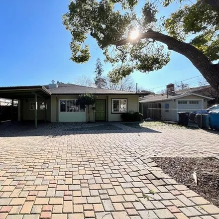 Rent this 4 bed house on 370 Hamilton Avenue in Henderson, Menlo Park