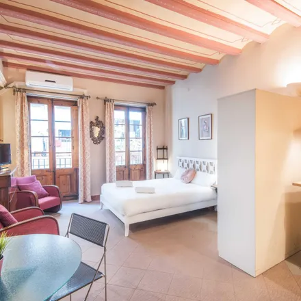 Rent this studio apartment on Plaça de la Llana in 7, 08003 Barcelona