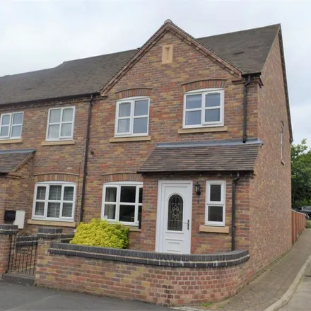 Rent this 3 bed townhouse on Queens Court in Hills Lane, Madeley