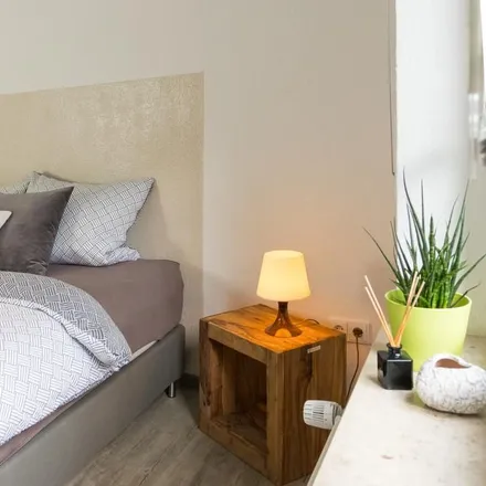 Rent this 3 bed apartment on Wengestraße 5 in 46119 Oberhausen, Germany