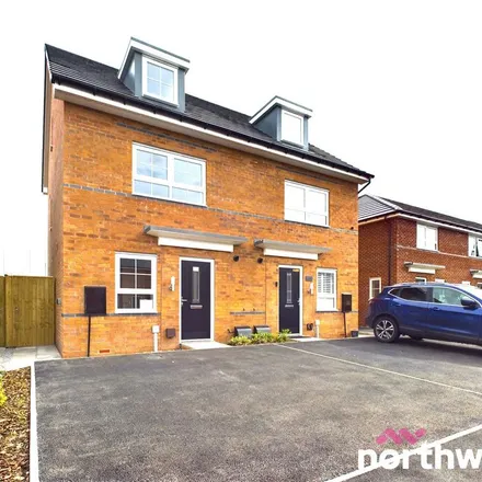 Rent this 3 bed duplex on Longwall Drive in Low Green, WN2 2DS