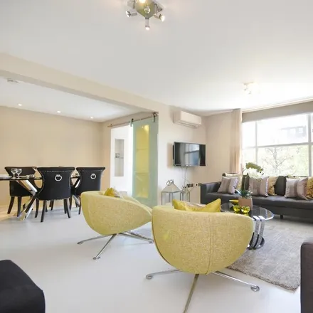 Rent this 3 bed apartment on Boydell Court in London, NW8 6NH