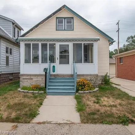 Buy this 2 bed house on 1061 Lincoln Street in Wyandotte, MI 48192