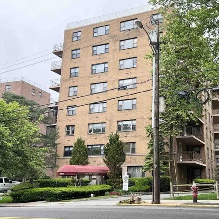 Buy this 2 bed condo on 8830 Boulevard East in Hudson Heights, North Bergen
