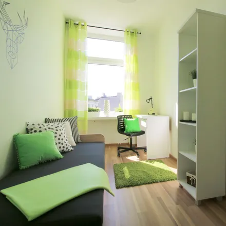 Rent this 6 bed room on Stanisława Więckowskiego 74 in 90-749 Łódź, Poland